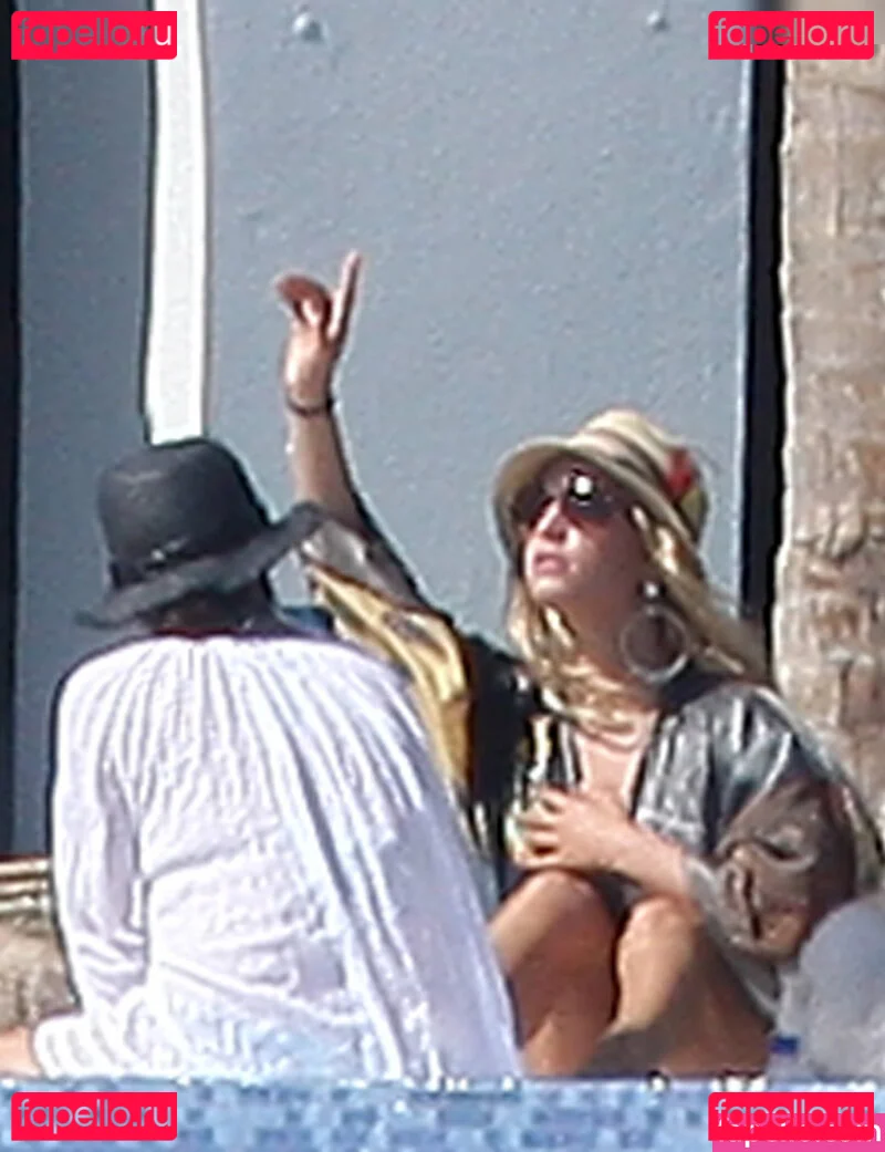 Jessica Simpson Onlyfans Photo Gallery 