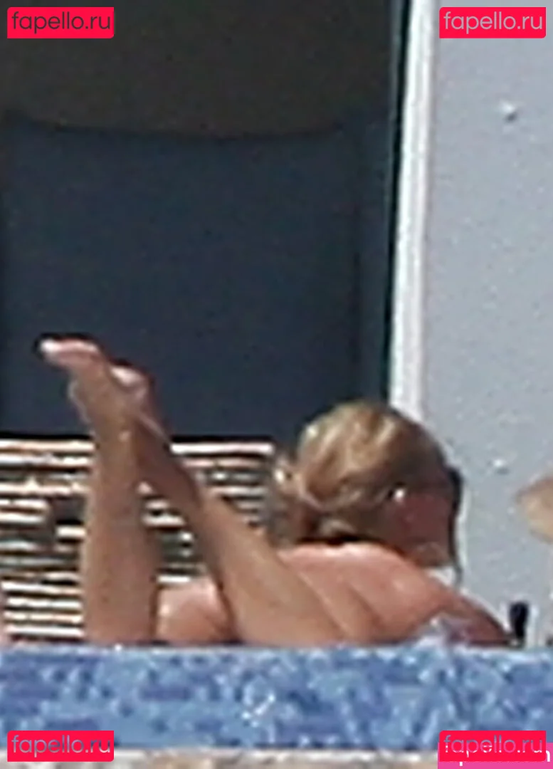 Jessica Simpson Onlyfans Photo Gallery 