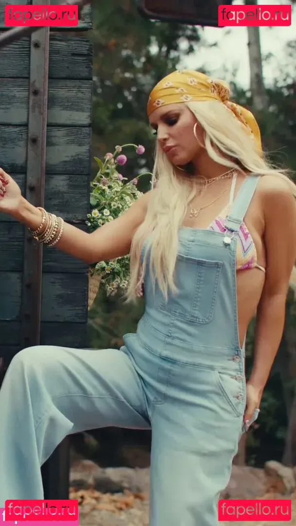 Jessica Simpson Onlyfans Photo Gallery 