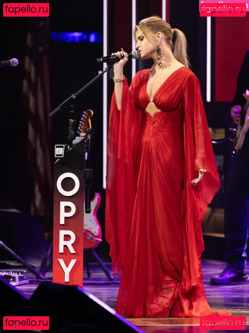 Jessica Simpson Onlyfans Photo Gallery 