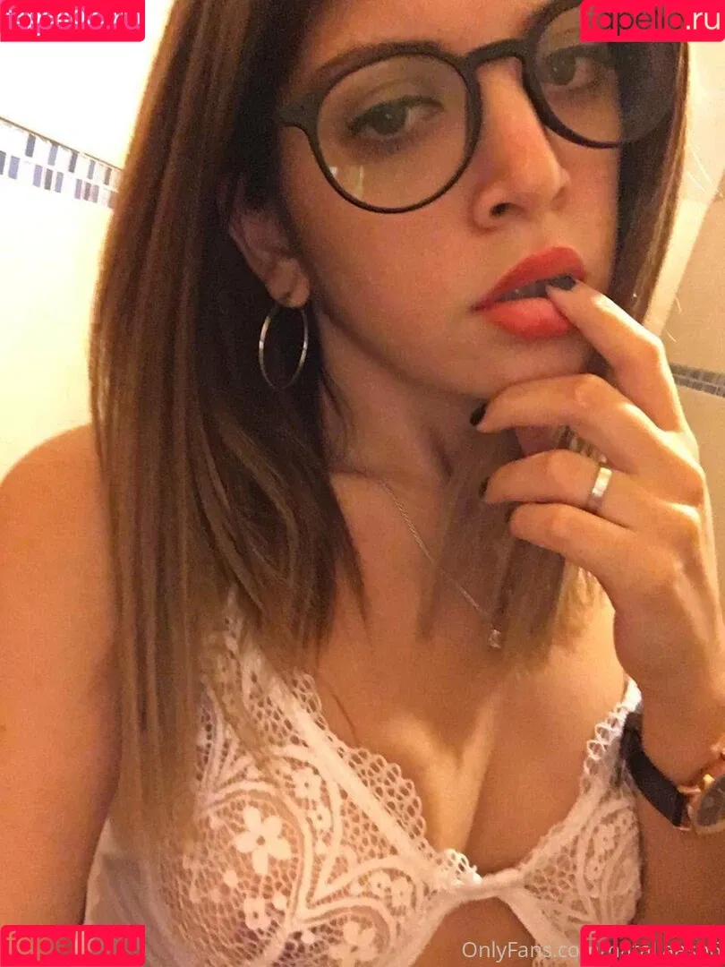 hornylatina26 Onlyfans Photo Gallery 