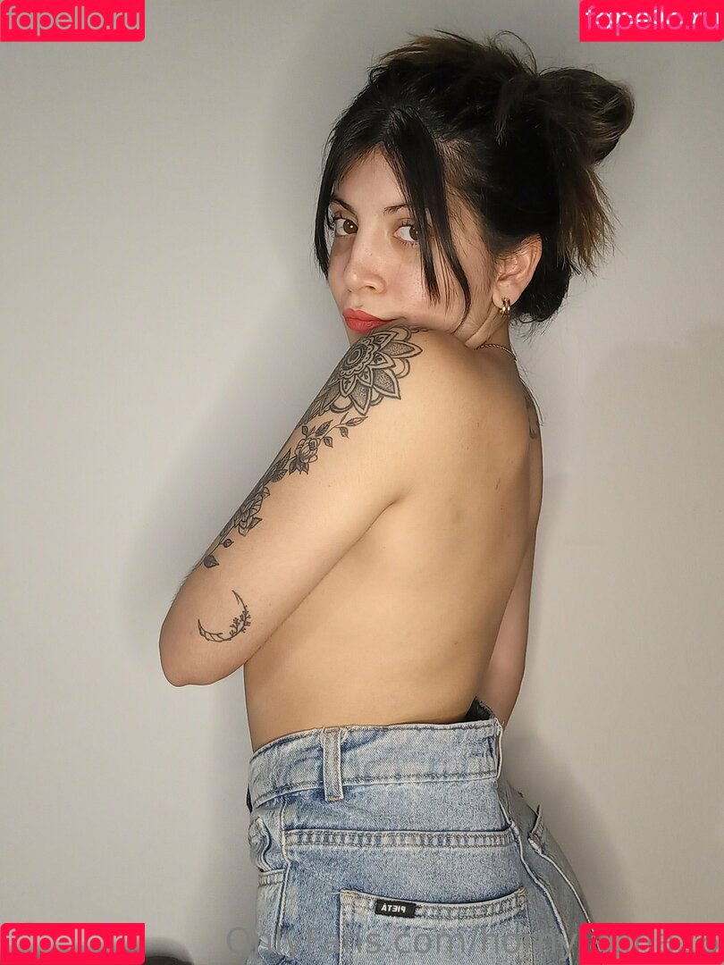 hornylatina26 Onlyfans Photo Gallery 