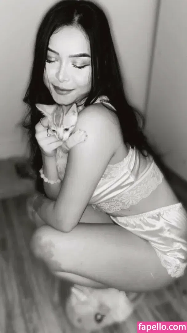 Eduarda Yuni Onlyfans Photo Gallery 