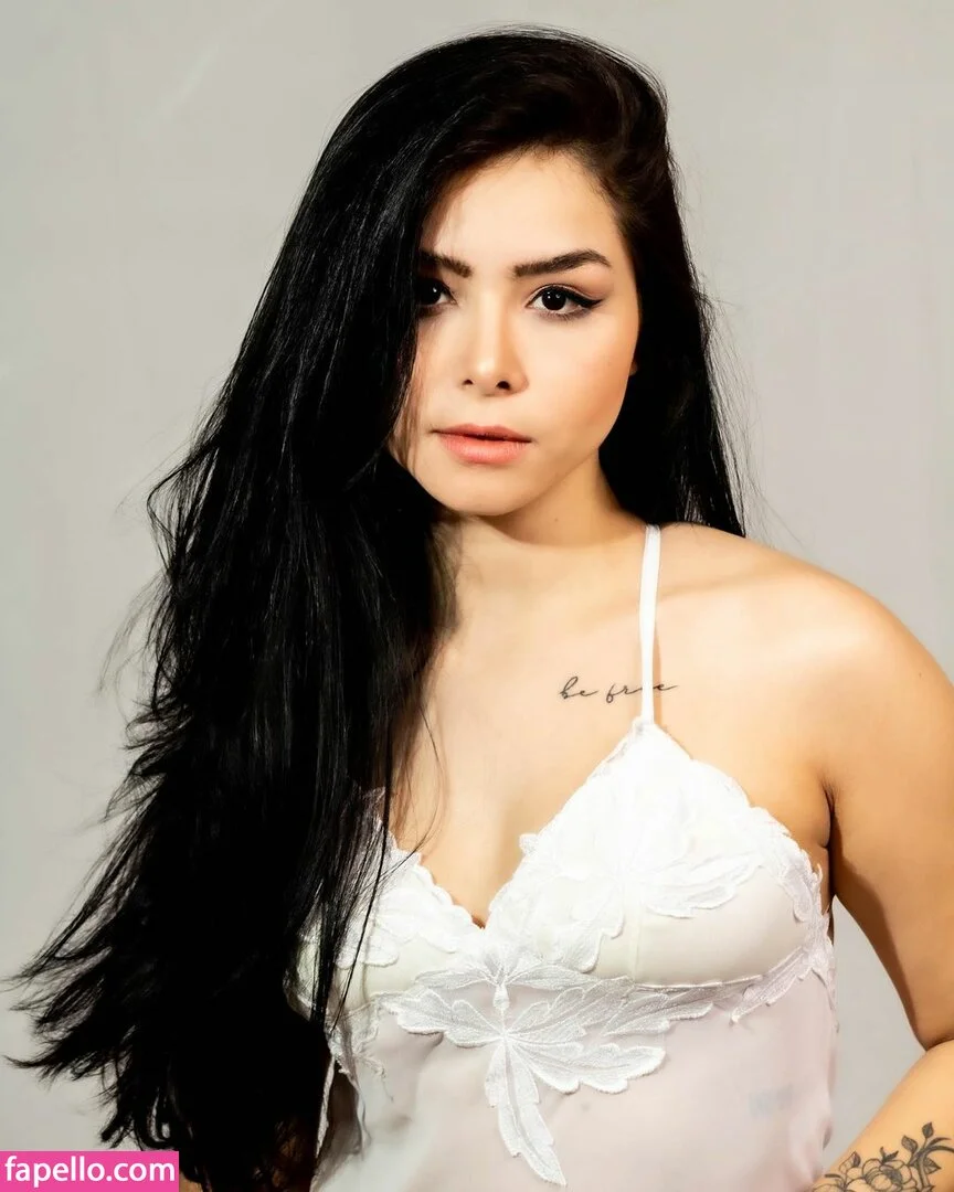 Eduarda Yuni Onlyfans Photo Gallery 