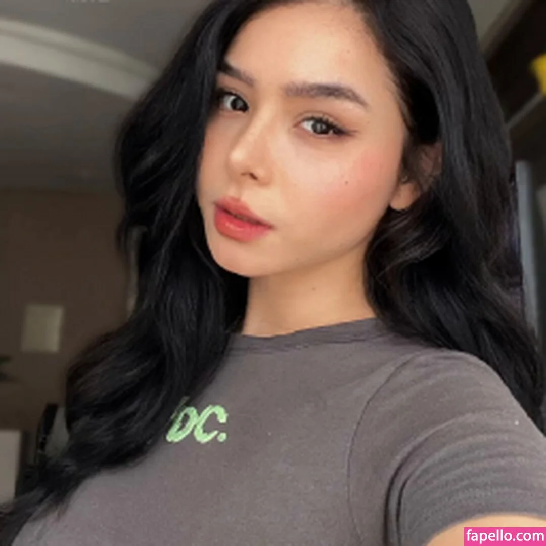 Eduarda Yuni Onlyfans Photo Gallery 