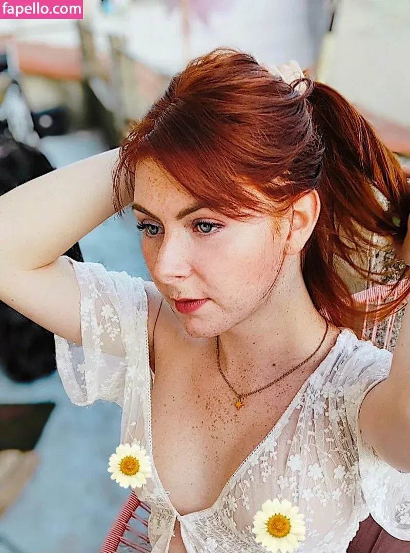 Eléna-Rose Burri Onlyfans Photo Gallery 