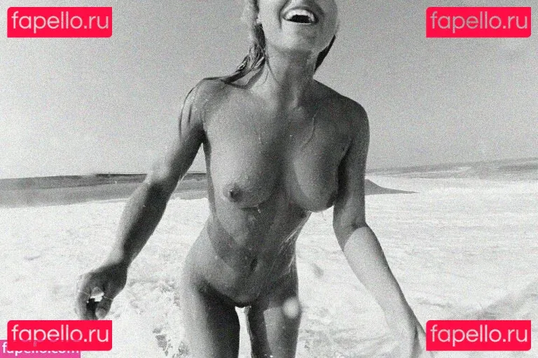 Marisa Papen Onlyfans Photo Gallery 