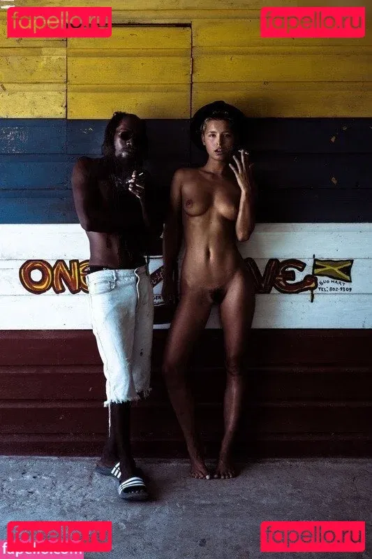 Marisa Papen Onlyfans Photo Gallery 