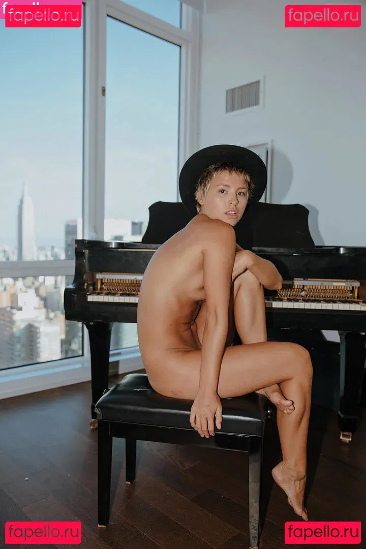 Marisa Papen Onlyfans Photo Gallery 