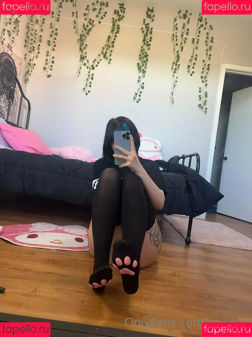 wuvkyu Onlyfans Photo Gallery 