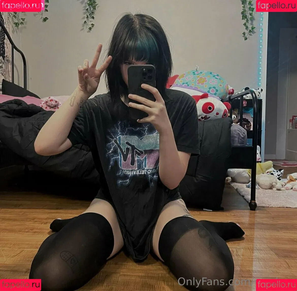 wuvkyu Onlyfans Photo Gallery 
