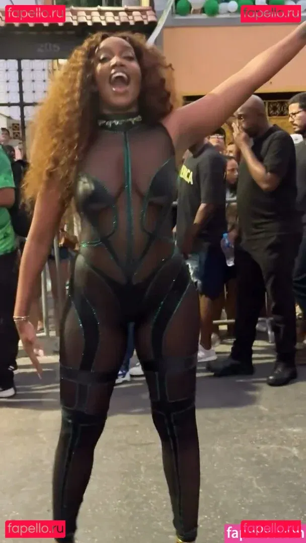 Iza Cantora Onlyfans Photo Gallery 