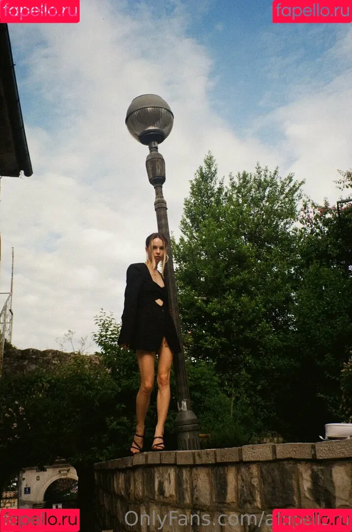 alinalizm Onlyfans Photo Gallery 