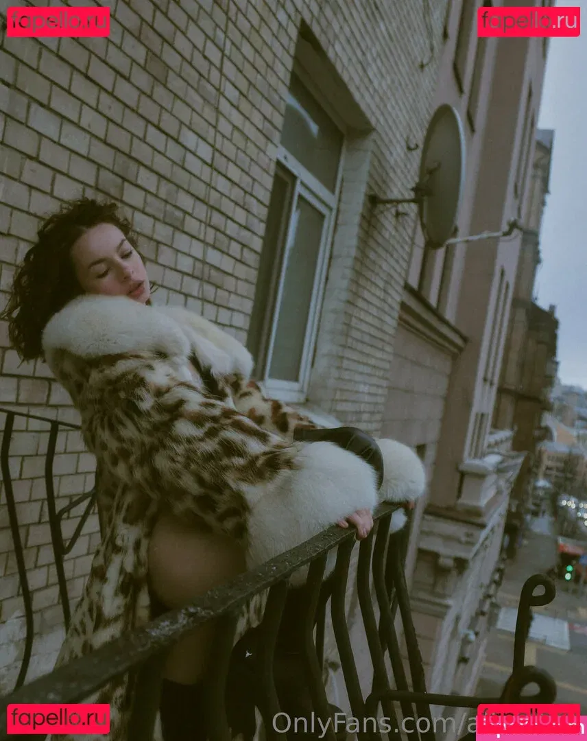 alinalizm Onlyfans Photo Gallery 