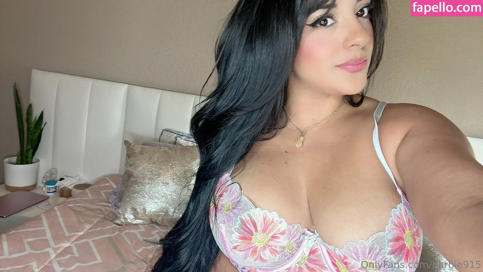 Elizabeth Retana Onlyfans Photo Gallery 