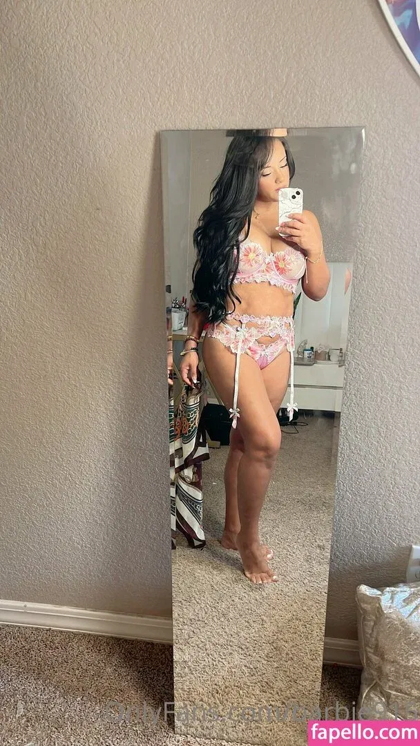 Elizabeth Retana Onlyfans Photo Gallery 