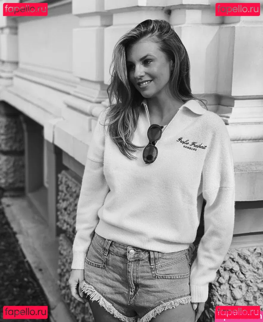 Laura Wontorra Onlyfans Photo Gallery 