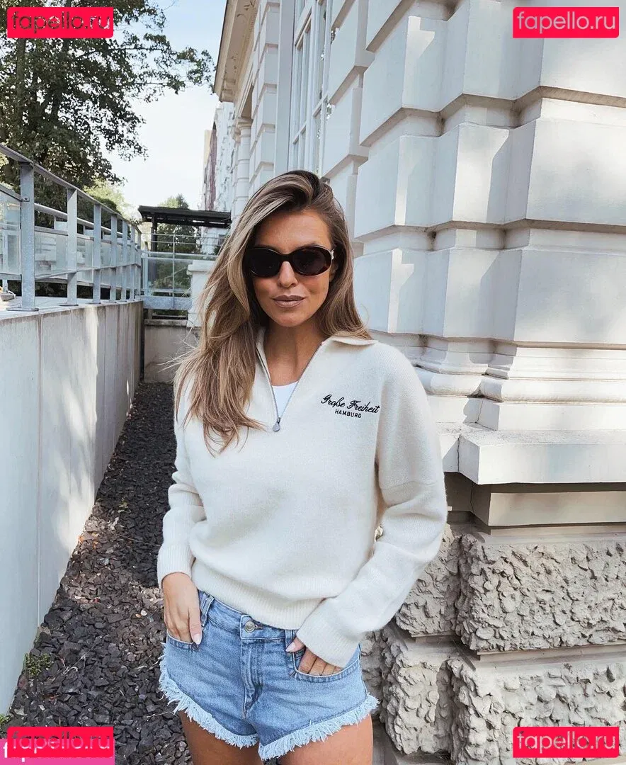 Laura Wontorra Onlyfans Photo Gallery 