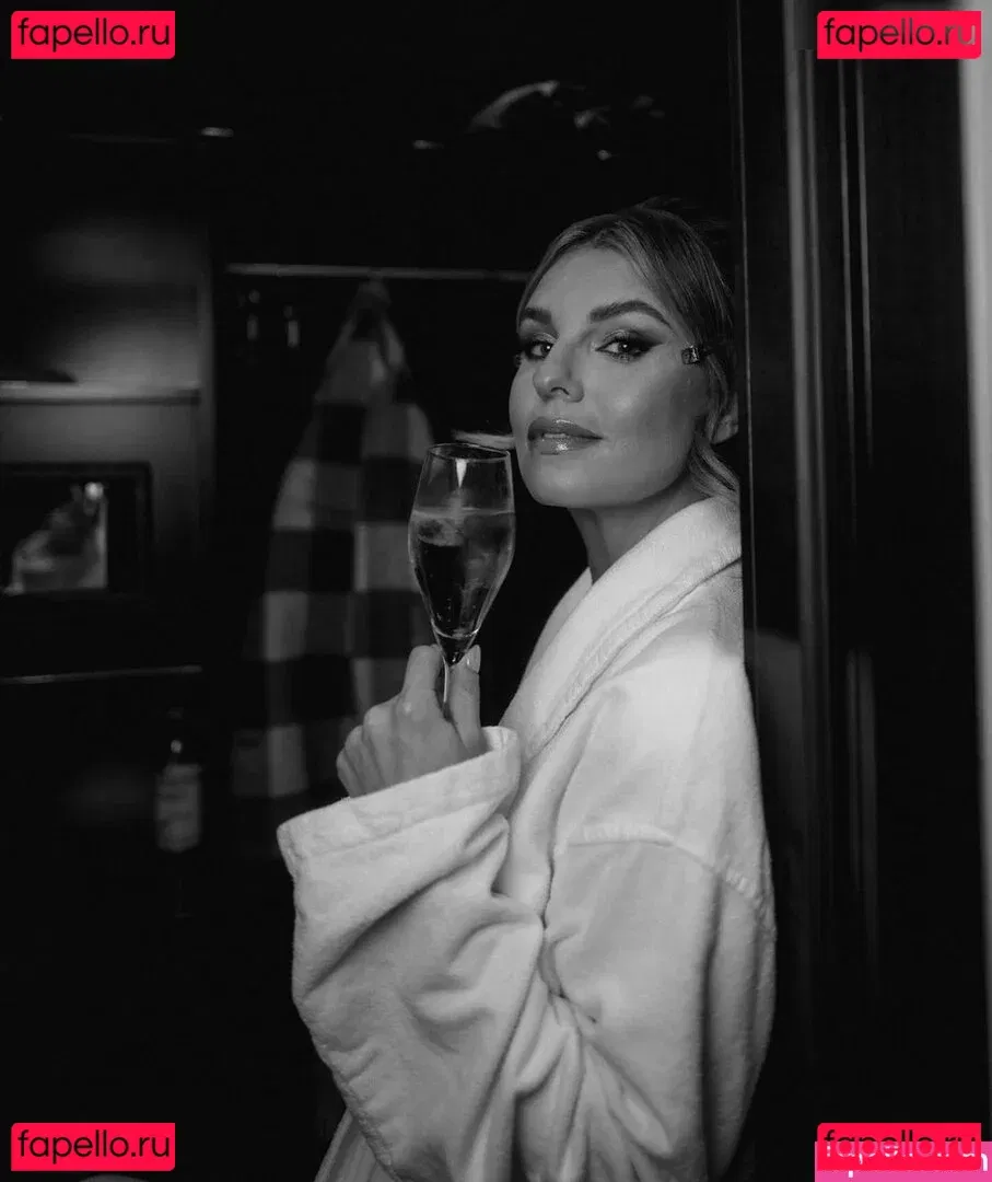 Laura Wontorra Onlyfans Photo Gallery 