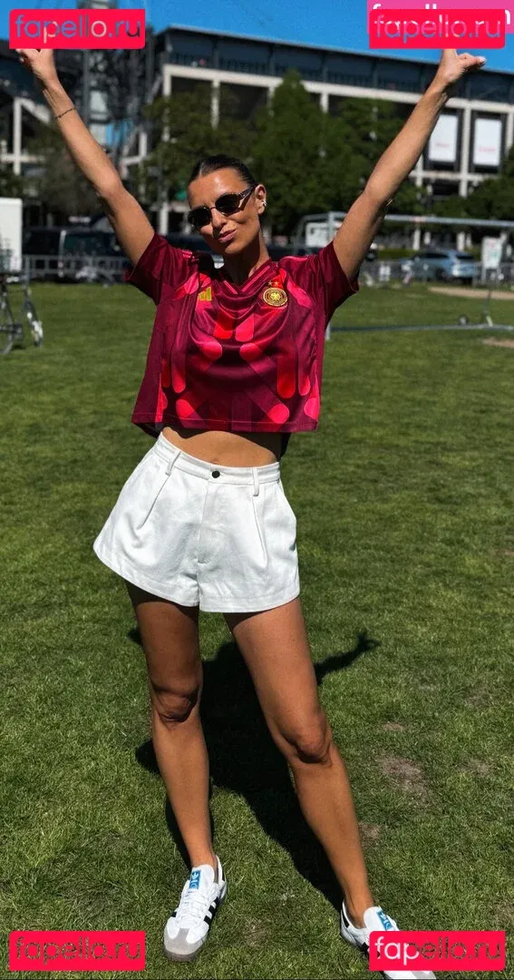 Laura Wontorra Onlyfans Photo Gallery 