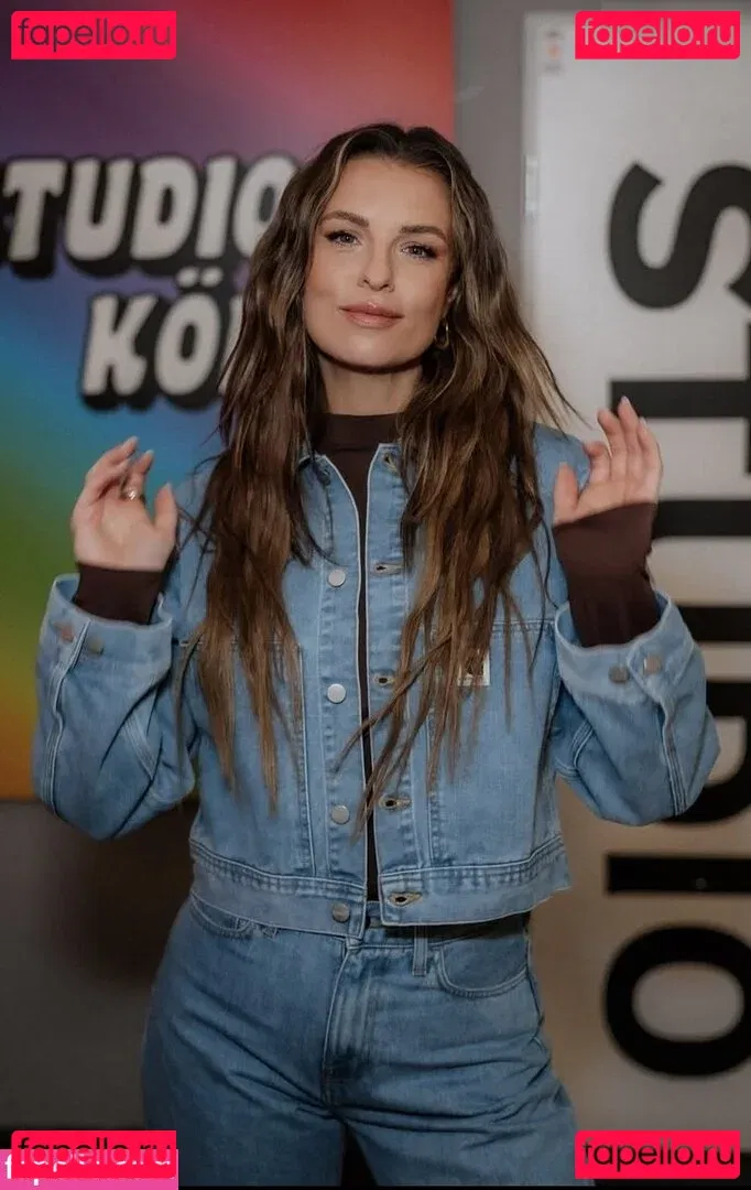 Laura Wontorra Onlyfans Photo Gallery 