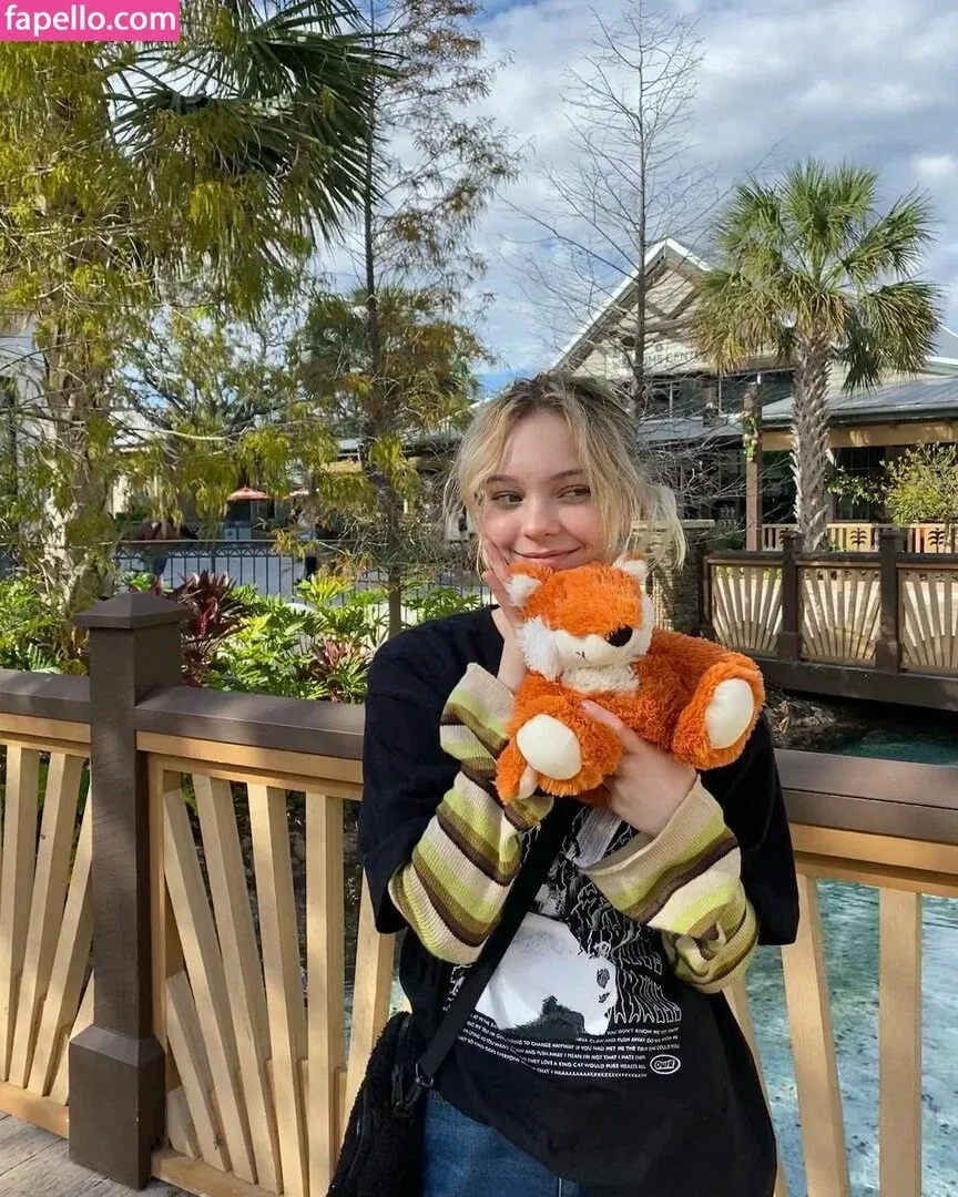 Emma Myers Onlyfans Photo Gallery 