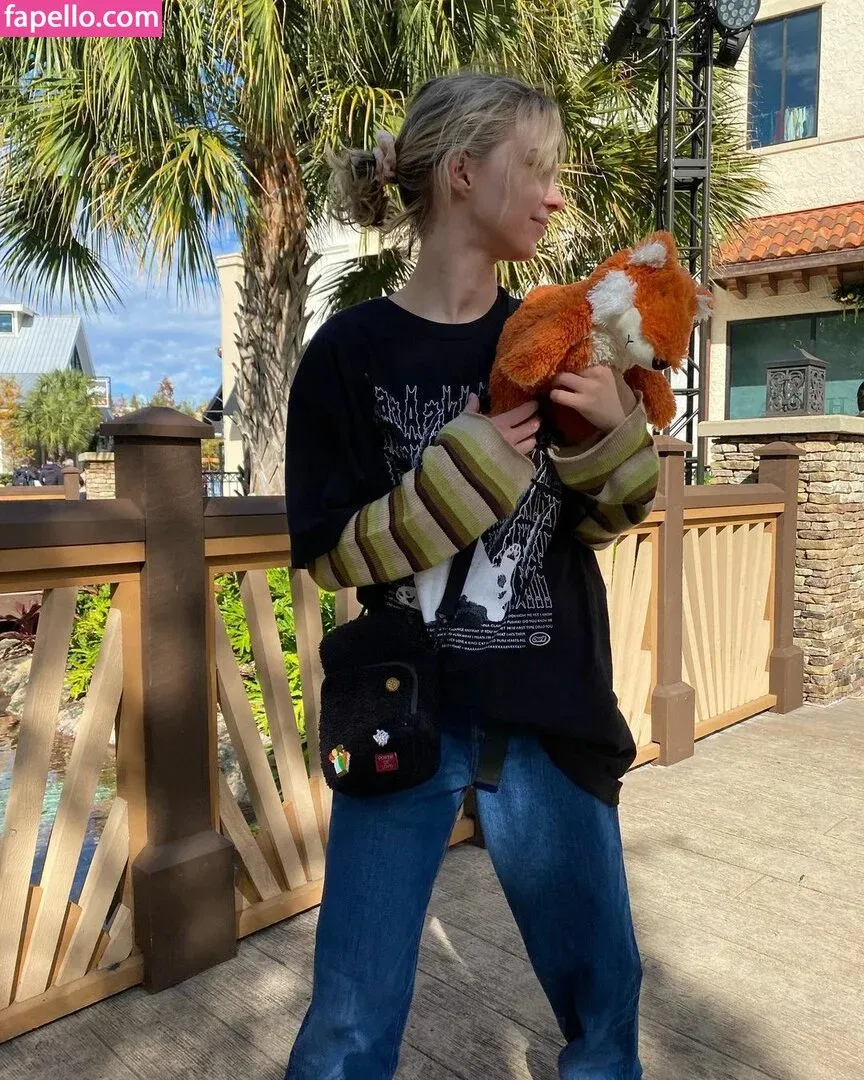 Emma Myers Onlyfans Photo Gallery 