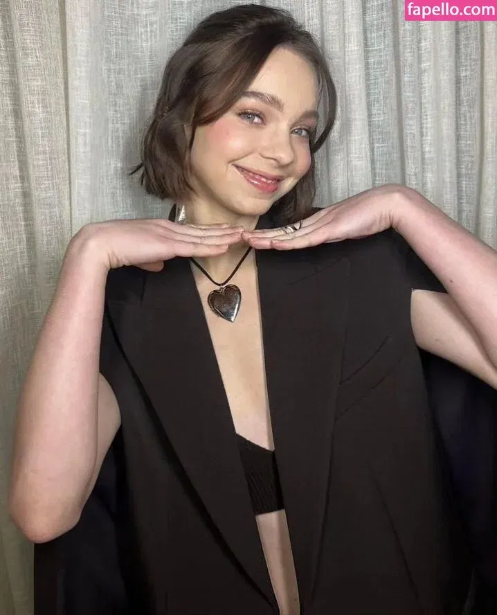 Emma Myers Onlyfans Photo Gallery 