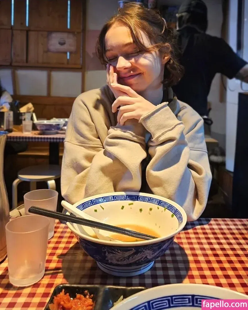 Emma Myers Onlyfans Photo Gallery 