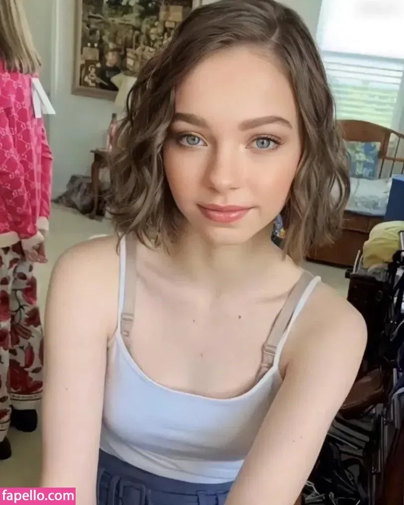 Emma Myers Onlyfans Photo Gallery 