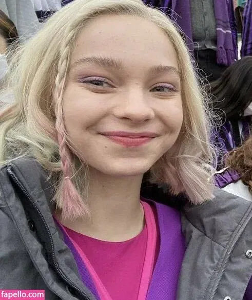 Emma Myers Onlyfans Photo Gallery 