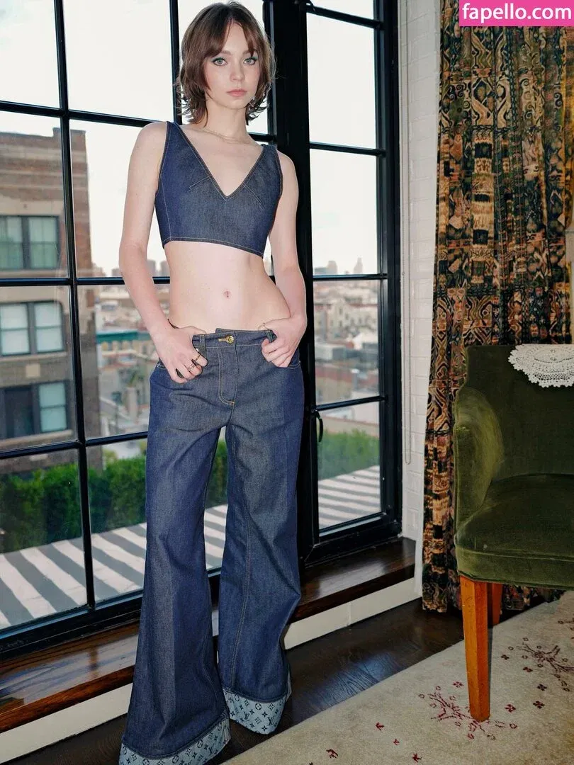 Emma Myers Onlyfans Photo Gallery 