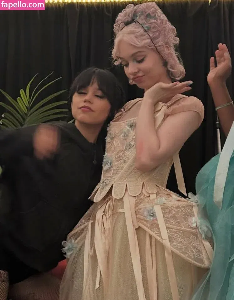 Emma Myers Onlyfans Photo Gallery 