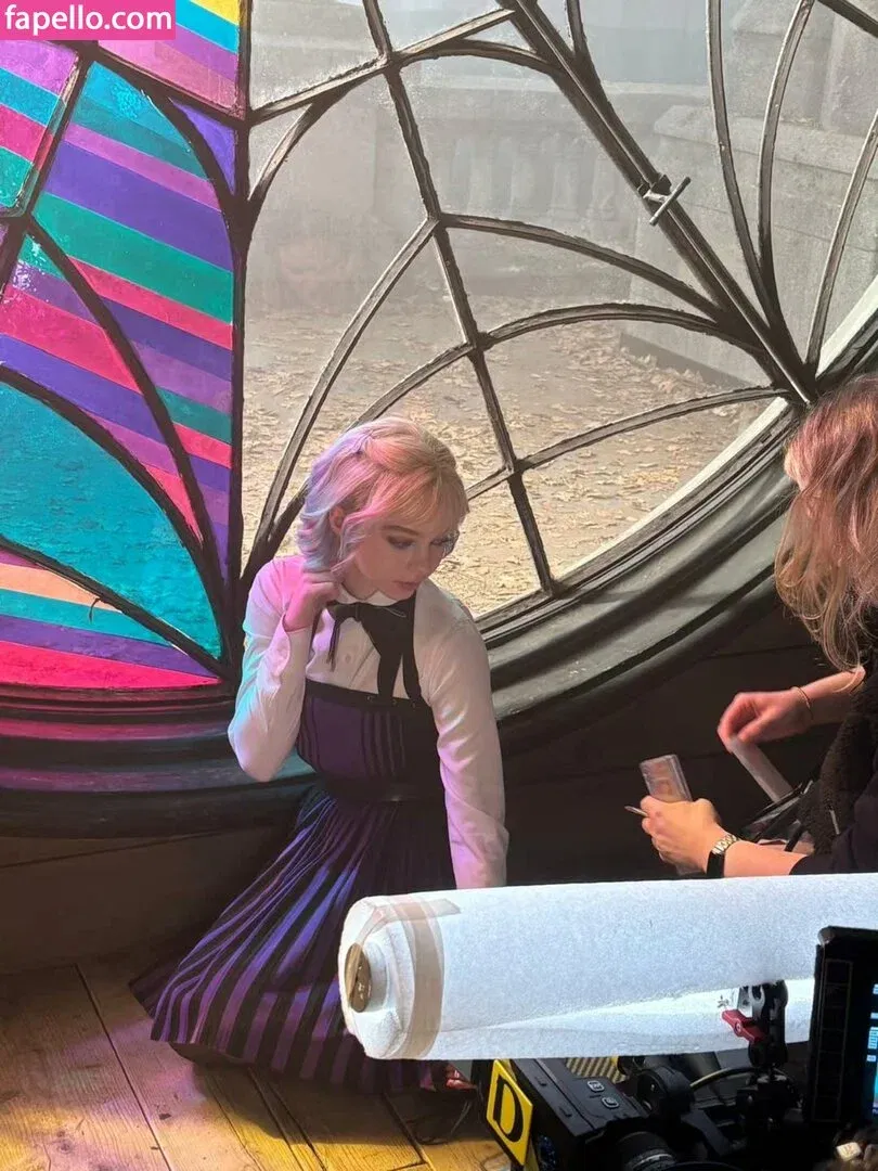 Emma Myers Onlyfans Photo Gallery 