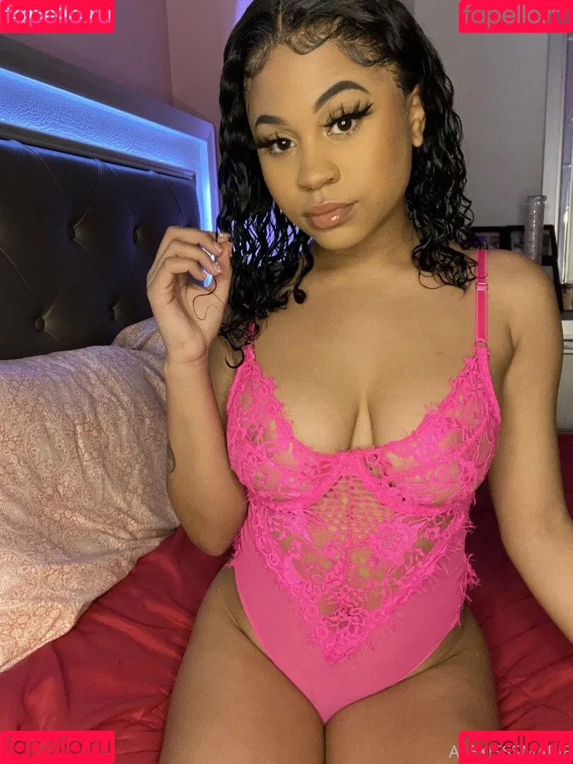 officiallyariaa Onlyfans Photo Gallery 
