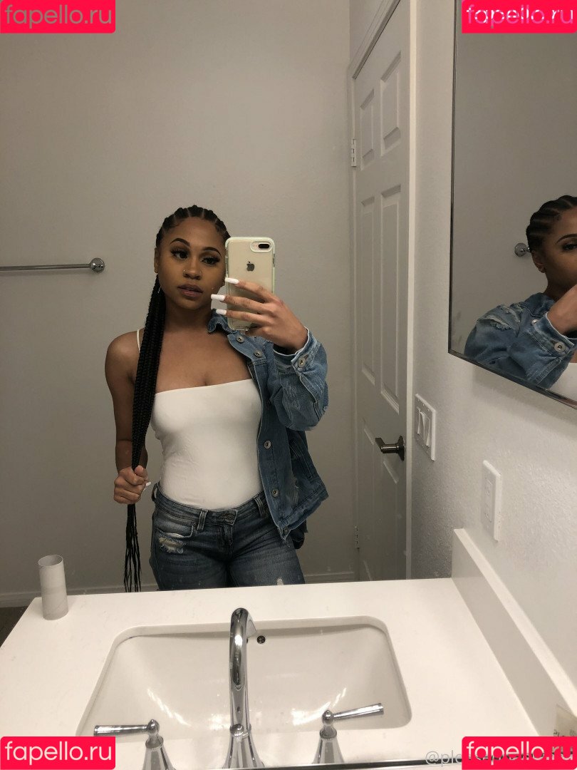 officiallyariaa Onlyfans Photo Gallery 