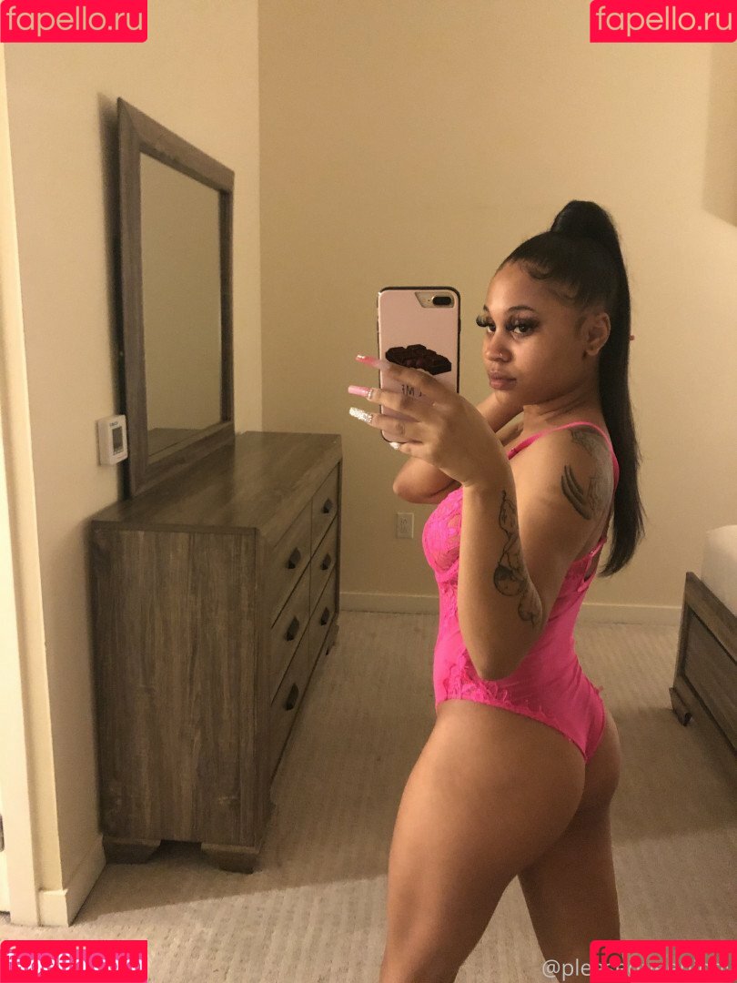 officiallyariaa Onlyfans Photo Gallery 