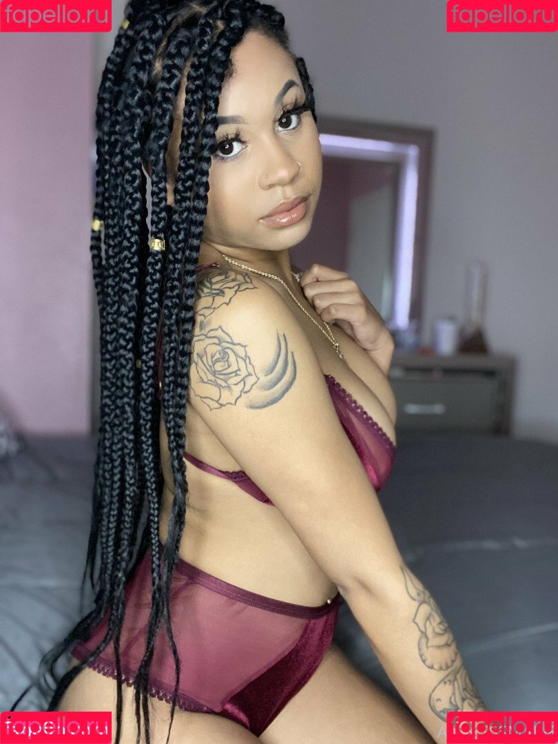 officiallyariaa Onlyfans Photo Gallery 