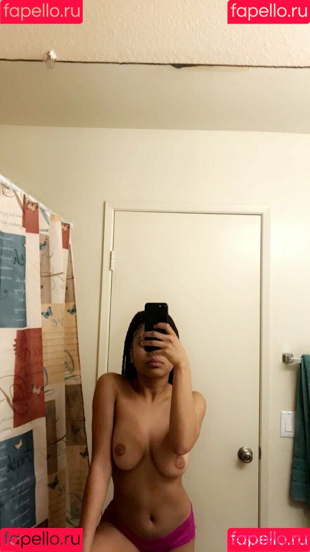 officiallyariaa Onlyfans Photo Gallery 