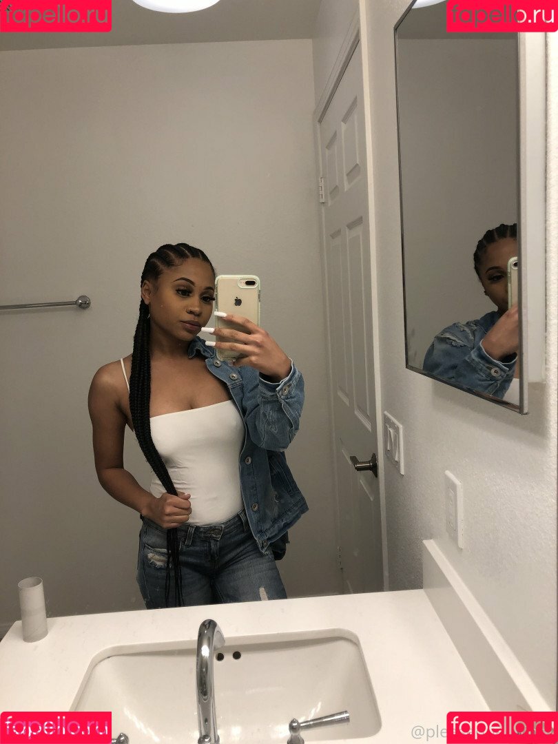 officiallyariaa Onlyfans Photo Gallery 