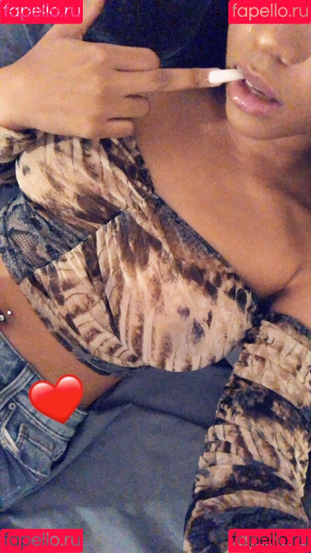 officiallyariaa Onlyfans Photo Gallery 