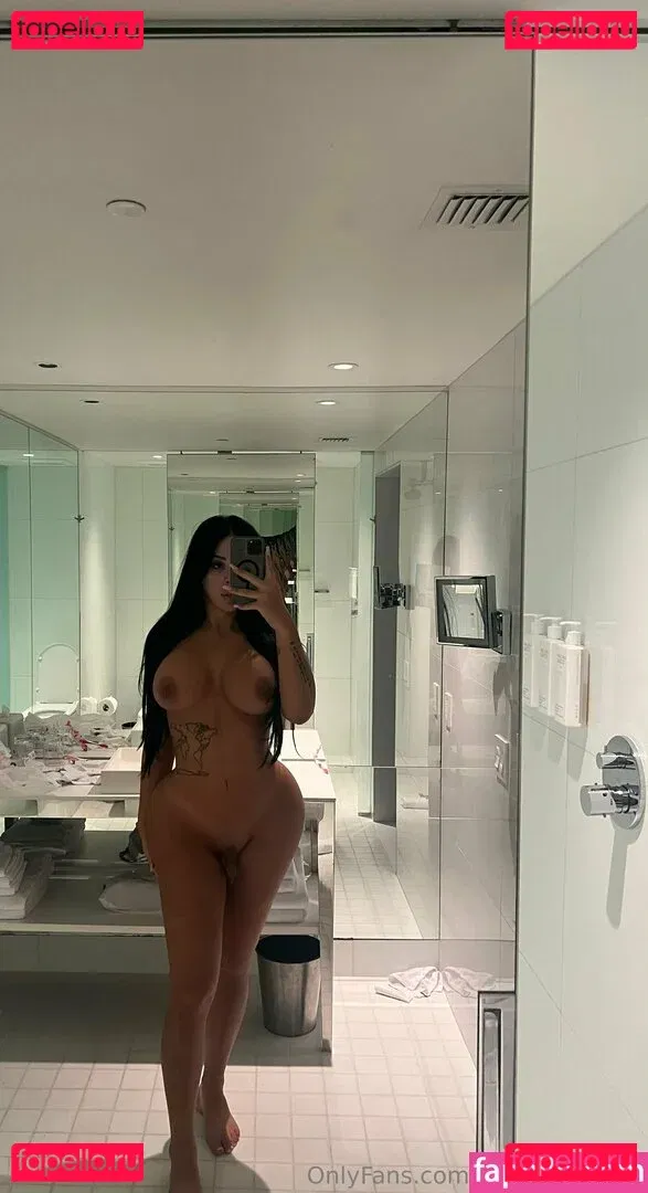 tsitaliaarianna Onlyfans Photo Gallery 