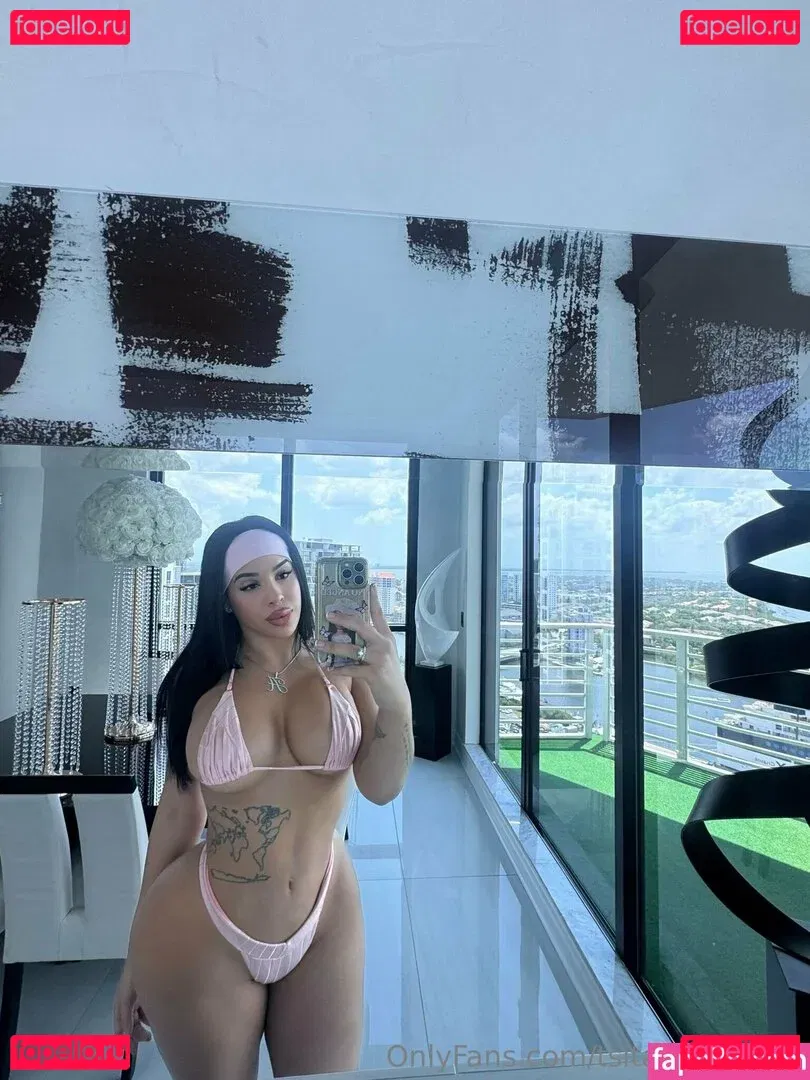 tsitaliaarianna Onlyfans Photo Gallery 