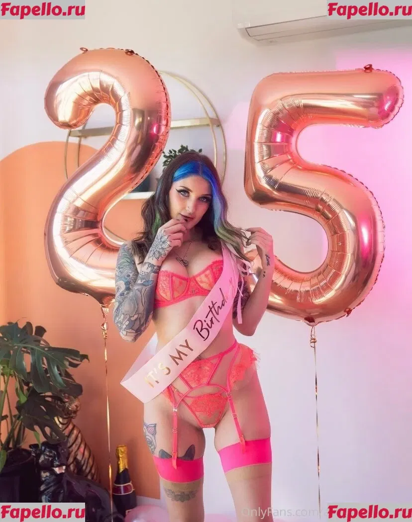 akiramaisuicide Onlyfans Photo Gallery 