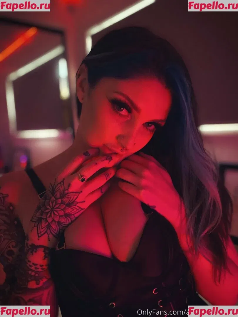 akiramaisuicide Onlyfans Photo Gallery 