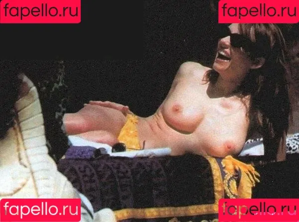 Elizabeth Hurley Onlyfans Photo Gallery 