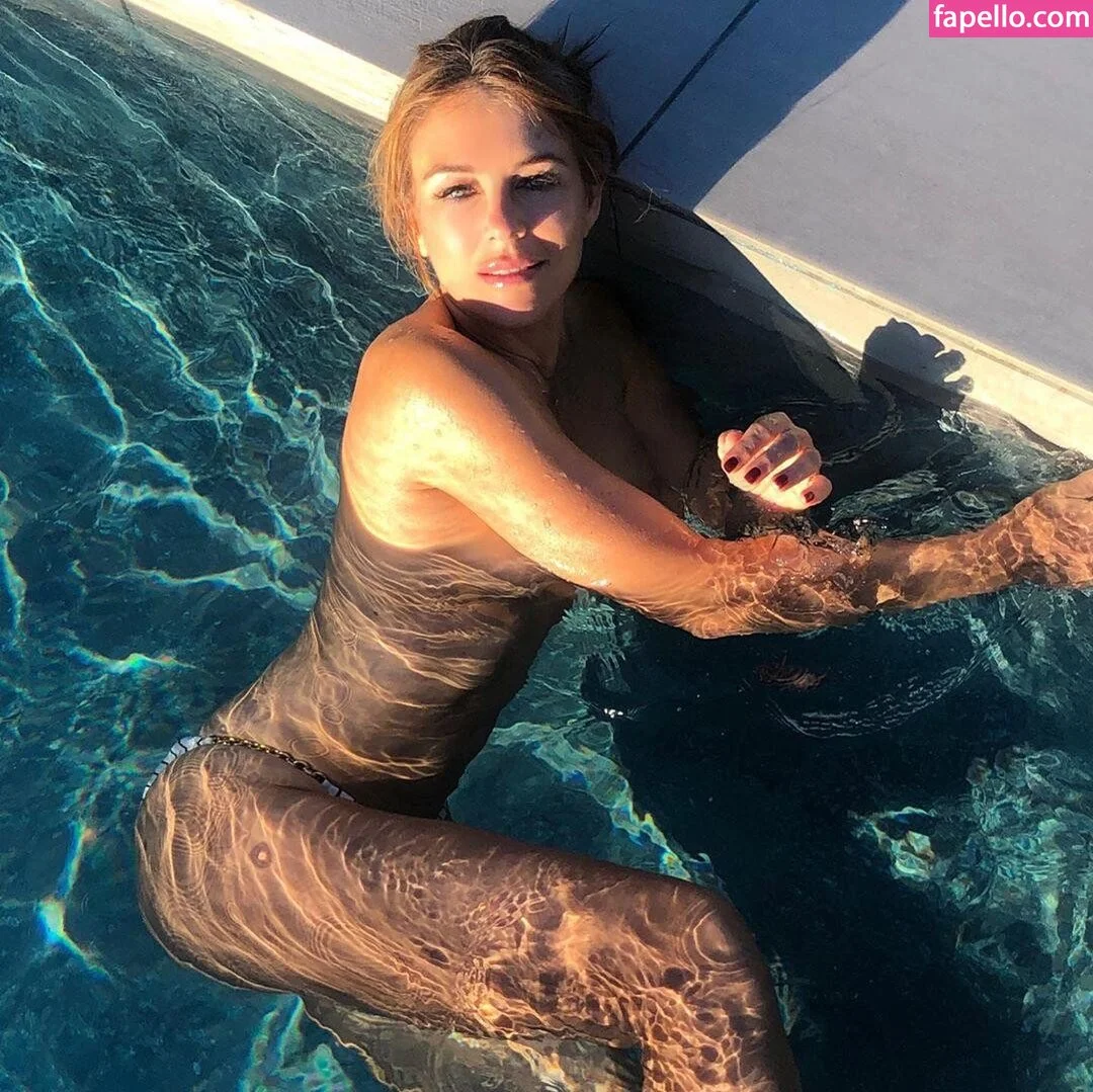 Elizabeth Hurley Onlyfans Photo Gallery 