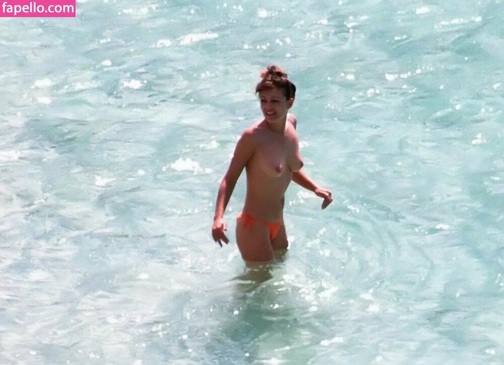 Elizabeth Hurley Onlyfans Photo Gallery 