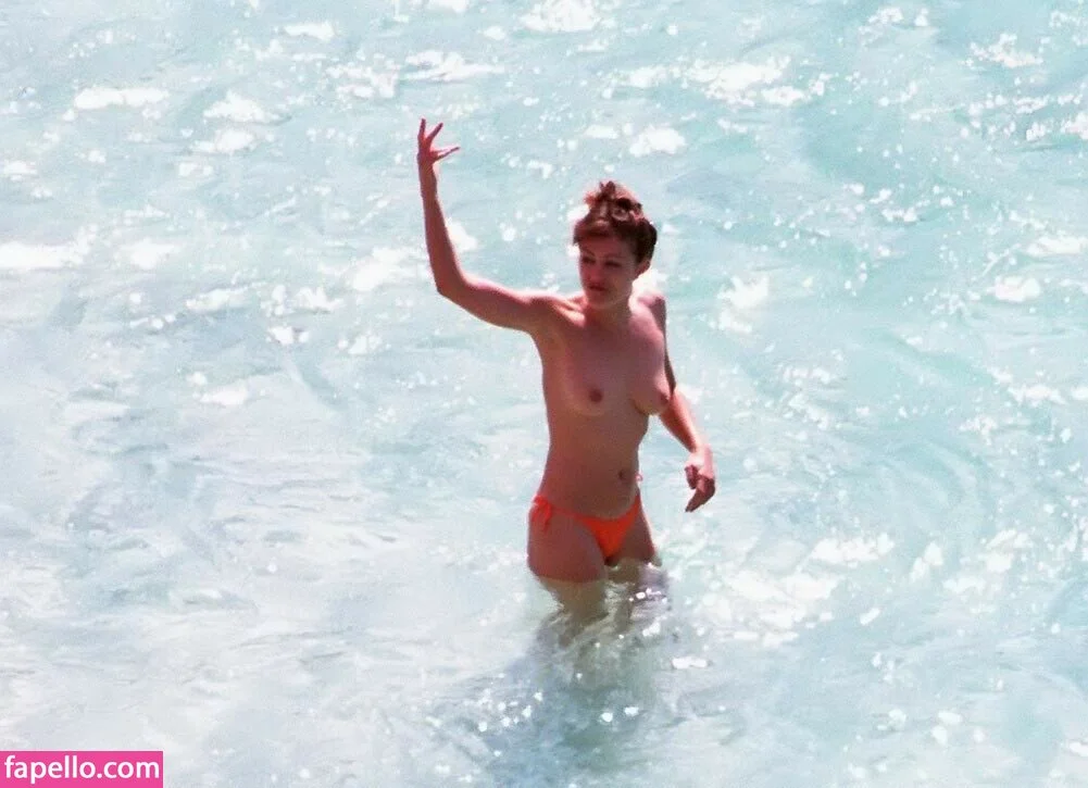 Elizabeth Hurley Onlyfans Photo Gallery 