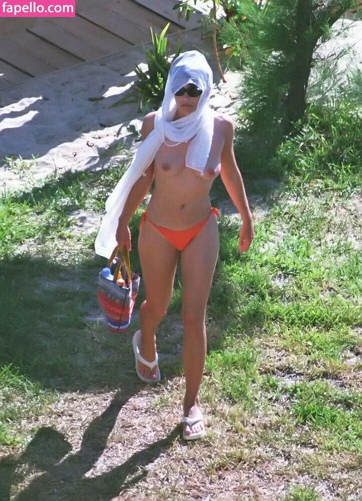 Elizabeth Hurley Onlyfans Photo Gallery 